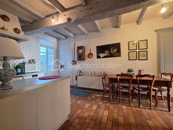 Située dans un petit village, cette charmante maison de 95m2, saura vous charmer par son authenticité et son caractère, offrant un cadre de vie paisible au cœur du bourg, à proximité de l'école et petits commerces ( bar restaurant, caviste ) et bureau de Poste.
 
Dès l'entrée, vous serez séduits par l'atmosphère authentique qui se dégage. La pièce de vie principale de 31m2, comprend un salon avec une belle cheminée en pierre, une salle à manger chaleureuse et lumineuse avec les poutres apparentes.
Vous y découvrirez, la cuisine équipée de 18m2 donnant sur une petite courette avec dépendance à l'arrière de la maison.
A l'étage, le couloir dessert 2 belles chambres de 13m2 et 14m2 avec un magnifique parquet et une salle d'eau avec toilettes de 9m2.

Bien entretenue et en bon état général, cette maison est raccordée au tout à l'égout ( Conforme ). La couverture a été récemment refaite ainsi que la peinture de la façade et des volets.