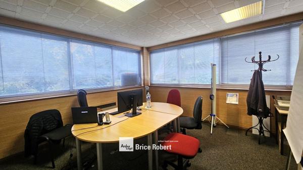 Bureaux à louer à Limonest au cœur de la Techlid avec stationnement inclus