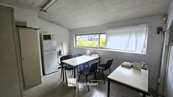 Bureaux à louer à Limonest au cœur de la Techlid avec stationnement inclus