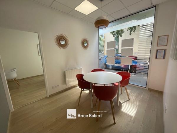 Bureaux à vendre ou à louer à Lyon bureaux lumineux en très bon état