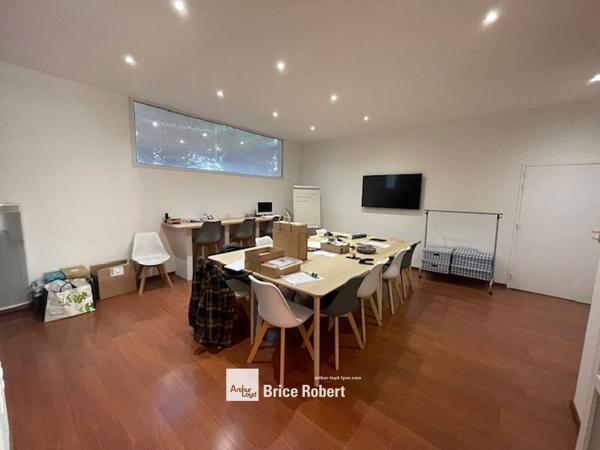 Bureaux à vendre ou à louer à Lyon bureaux lumineux en très bon état