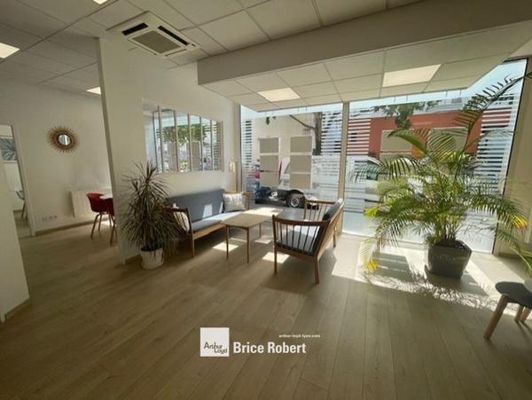 Bureaux à vendre ou à louer à Lyon bureaux lumineux en très bon état