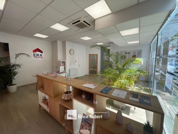 Bureaux à vendre ou à louer à Lyon bureaux lumineux en très bon état