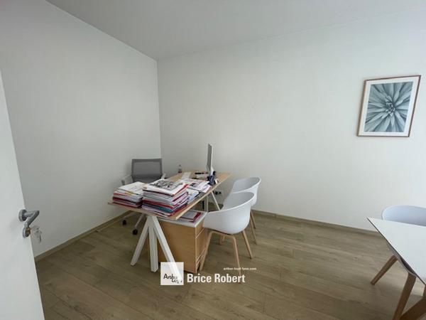 Bureaux à vendre ou à louer à Lyon bureaux lumineux en très bon état