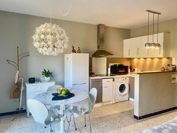 très beau studio avec balcon et parking