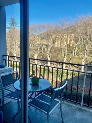 très beau studio avec balcon et parking