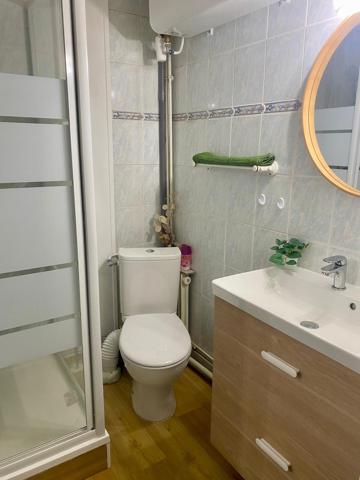 très beau studio avec balcon et parking