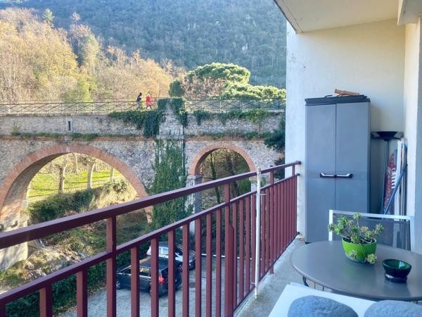 très beau studio avec balcon et parking