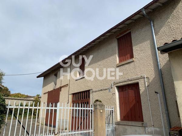 Ensemble immobilier comprenant ancienne ferme, nombreuses dépendances et terrain