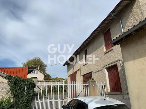 Ensemble immobilier comprenant ancienne ferme, nombreuses dépendances et terrain