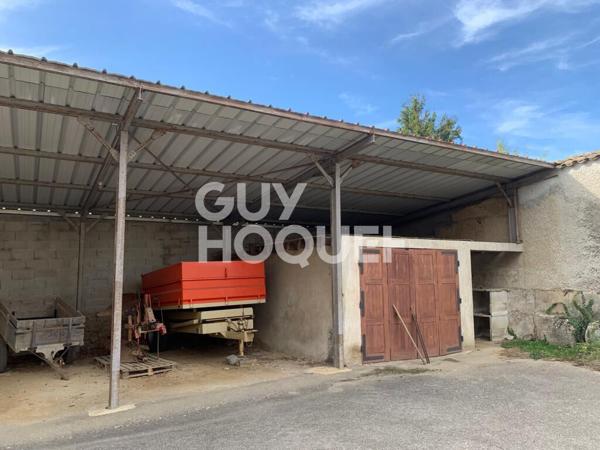 Ensemble immobilier comprenant ancienne ferme, nombreuses dépendances et terrain