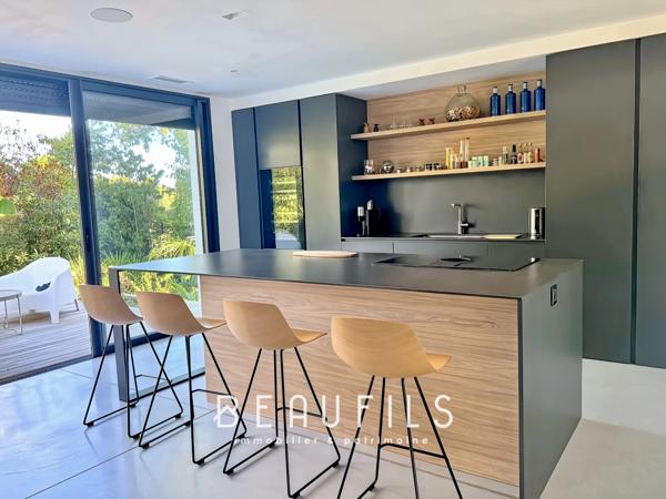 Montpellier (34000) MONTPELLIER 34000 - VILLA 240 m2 - PISCINE - TERRAIN 4 300 m2