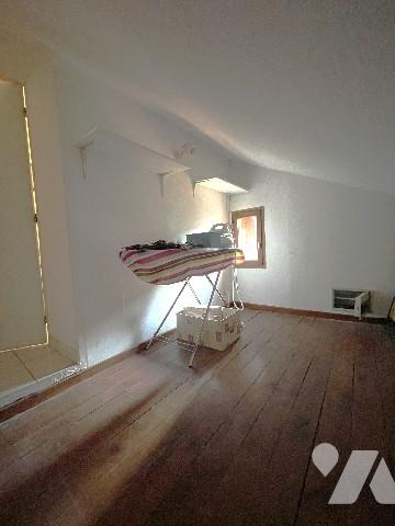 Venez découvrir cette maison de village avec terrasse !