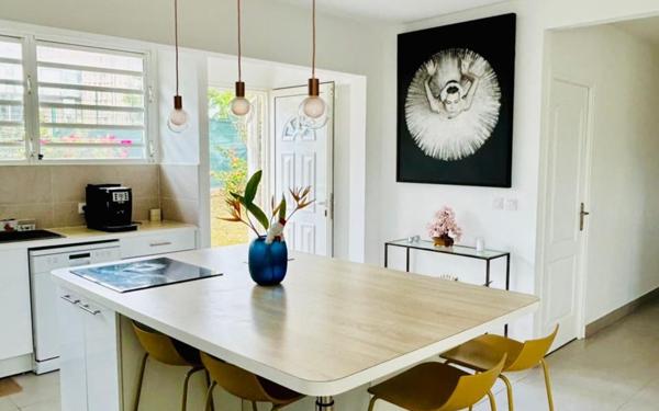 Maison à vendre    5 pièces • 171,86 m2 Fort-de-France