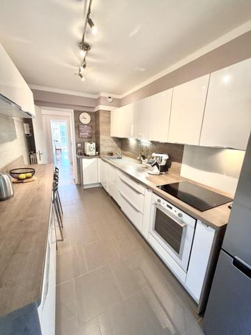 Nice (06200) FAC DE LETTRE - Elégant 2 pièces de 61m² avec terrasse - Résidence de standing avec piscine et concierge!