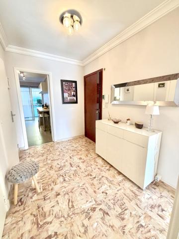 Nice (06200) FAC DE LETTRE - Elégant 2 pièces de 61m² avec terrasse - Résidence de standing avec piscine et concierge!