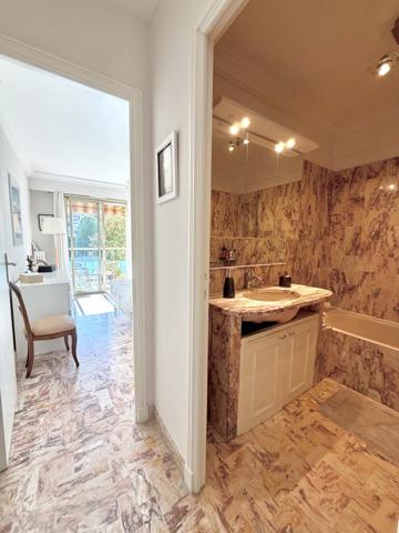 Nice (06200) FAC DE LETTRE - Elégant 2 pièces de 61m² avec terrasse - Résidence de standing avec piscine et concierge!