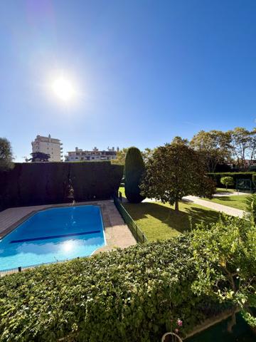 Nice (06200) FAC DE LETTRE - Elégant 2 pièces de 61m² avec terrasse - Résidence de standing avec piscine et concierge!