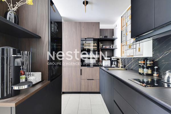 Exclusivité - Paris XVIII - Appartement deux pièces en parfait état - Terrasse - Parking