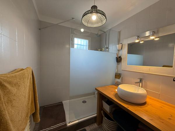 Maison 141 m² avec véranda chauffée piscine studio indépendant et grand terrain sans vis à vis secteur calme