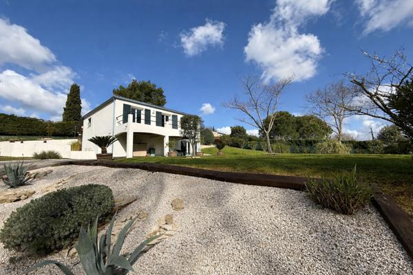 Maison 141 m² avec véranda chauffée piscine studio indépendant et grand terrain sans vis à vis secteur calme