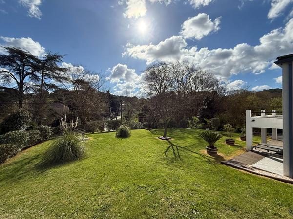 Maison 141 m² avec véranda chauffée piscine studio indépendant et grand terrain sans vis à vis secteur calme