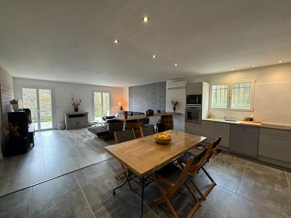Maison 141 m² avec véranda chauffée piscine studio indépendant et grand terrain sans vis à vis secteur calme
