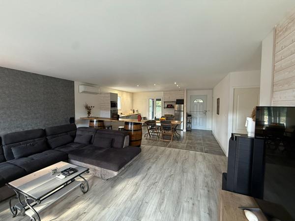 Maison 141 m² avec véranda chauffée piscine studio indépendant et grand terrain sans vis à vis secteur calme