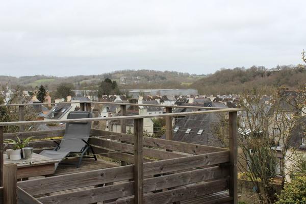 LA 50' FAMILIALE PROCHE CENTRE-VILLE & SON POINT DE VUE EXCEPTIONNEL. -
