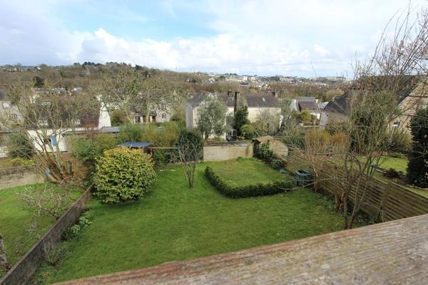 LA 50' FAMILIALE PROCHE CENTRE-VILLE & SON POINT DE VUE EXCEPTIONNEL. -
