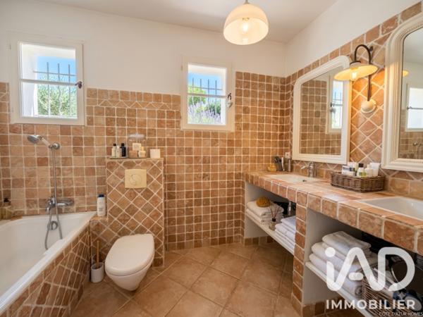 Maison à vendre 7 pièces 196 m² Sanary-sur-Mer