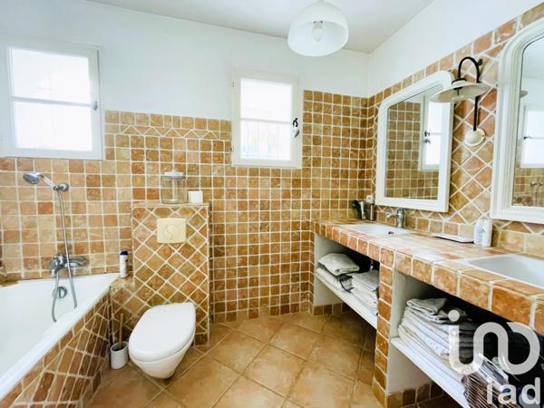 Maison à vendre 7 pièces 196 m² Sanary-sur-Mer