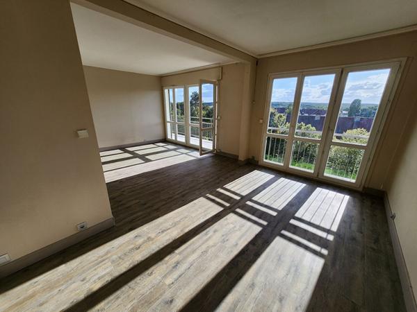 Appartement Dourdan 3 pièces bis de 84 m2 exposé plein sud avec vues dégagées !
