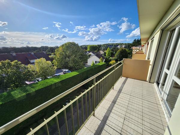 Appartement Dourdan 3 pièces bis de 84 m2 exposé plein sud avec vues dégagées !