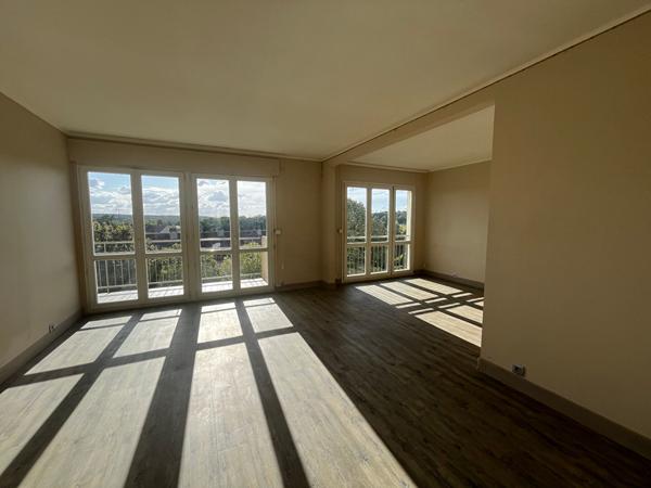 Appartement Dourdan 3 pièces bis de 84 m2 exposé plein sud avec vues dégagées !
