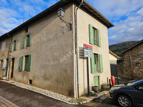 Maison de ville aux portes du jura et du revermont à 20 min de louhans et ses 157 arcades.