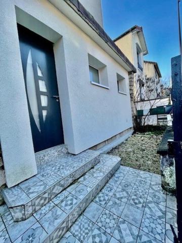 Centre ville, écoles, métros et commerces à 3 min