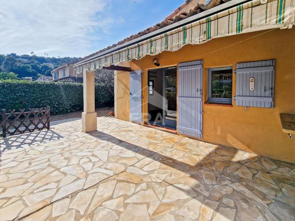 MAISON MITOYENNE 3 PIECES DANS DOMAINE SECURISE AVEC PISCINE -