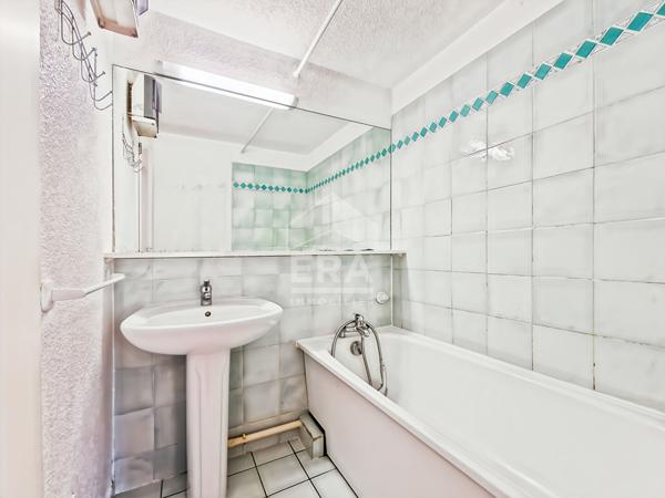 MAISON MITOYENNE 3 PIECES DANS DOMAINE SECURISE AVEC PISCINE -