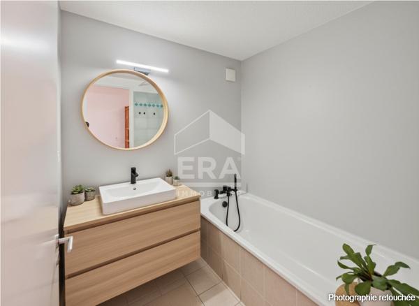 MAISON MITOYENNE 3 PIECES DANS DOMAINE SECURISE AVEC PISCINE -