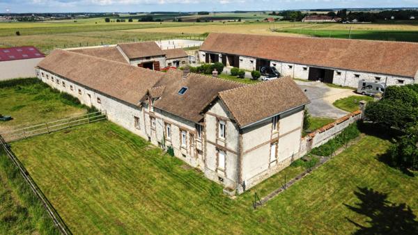 Corps de ferme Clos Fontaine 10 pièce(s) 200 m2 et 50000m2