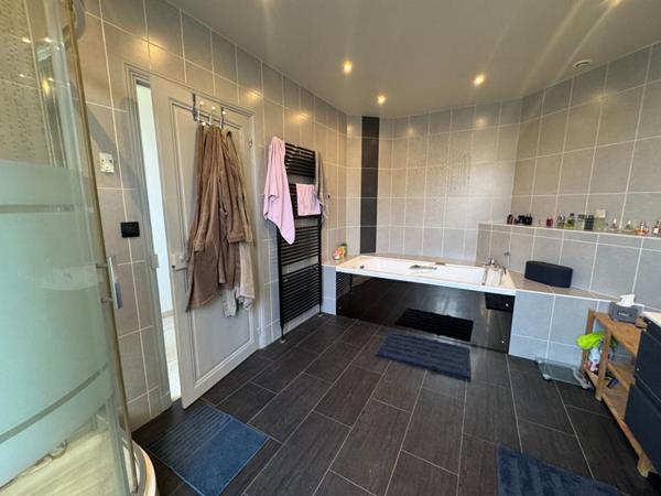 Corps de ferme Clos Fontaine 10 pièce(s) 200 m2 et 50000m2