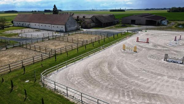 Corps de ferme Clos Fontaine 10 pièce(s) 200 m2 et 50000m2