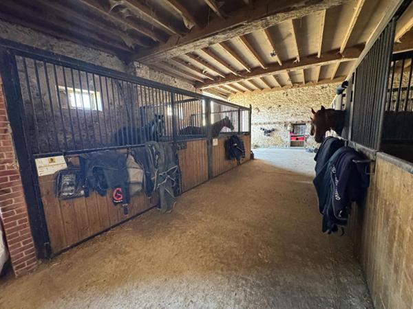 Corps de ferme Clos Fontaine 10 pièce(s) 200 m2 et 50000m2
