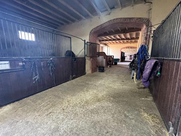 Corps de ferme Clos Fontaine 10 pièce(s) 200 m2 et 50000m2