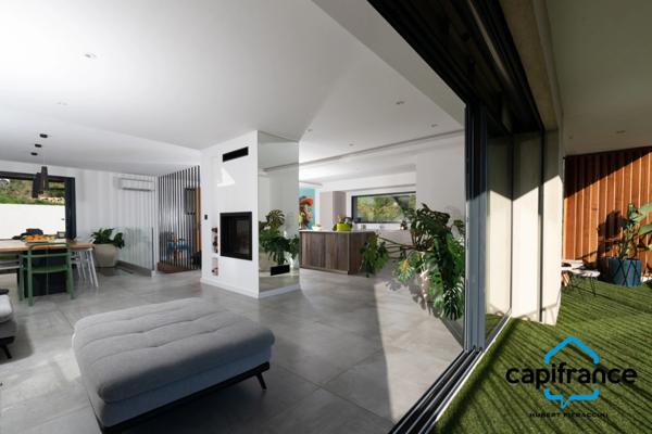 Villa entièrement rénovée à vendre 7 pièces TOULON (83) Terrain 650 m²