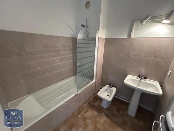 Appartement à louer 2 pièces 61.73m² Le Blanc (36300)