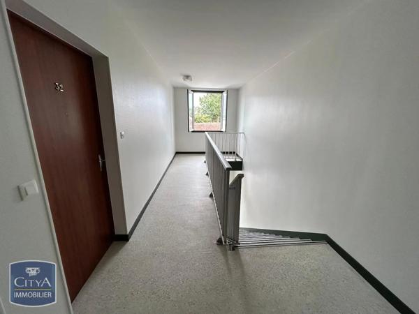 Appartement à louer 2 pièces 61.73m² Le Blanc (36300)