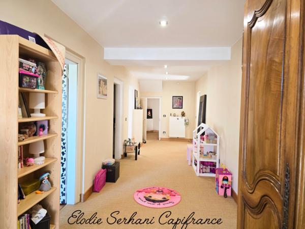 En Exclusivité Maison atypique d'environ 340m2, 9 pièces sur une parcelle de 1016m2 à Longevelle-sur-le-Doubs