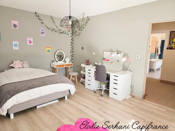 En Exclusivité Maison atypique d'environ 340m2, 9 pièces sur une parcelle de 1016m2 à Longevelle-sur-le-Doubs